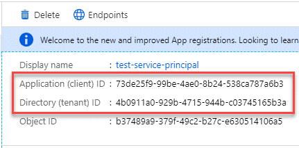 Azure Active Directory 内のアプリケーション（クライアント）の ID とディレクトリ（テナント） ID を示すスクリーンショット。