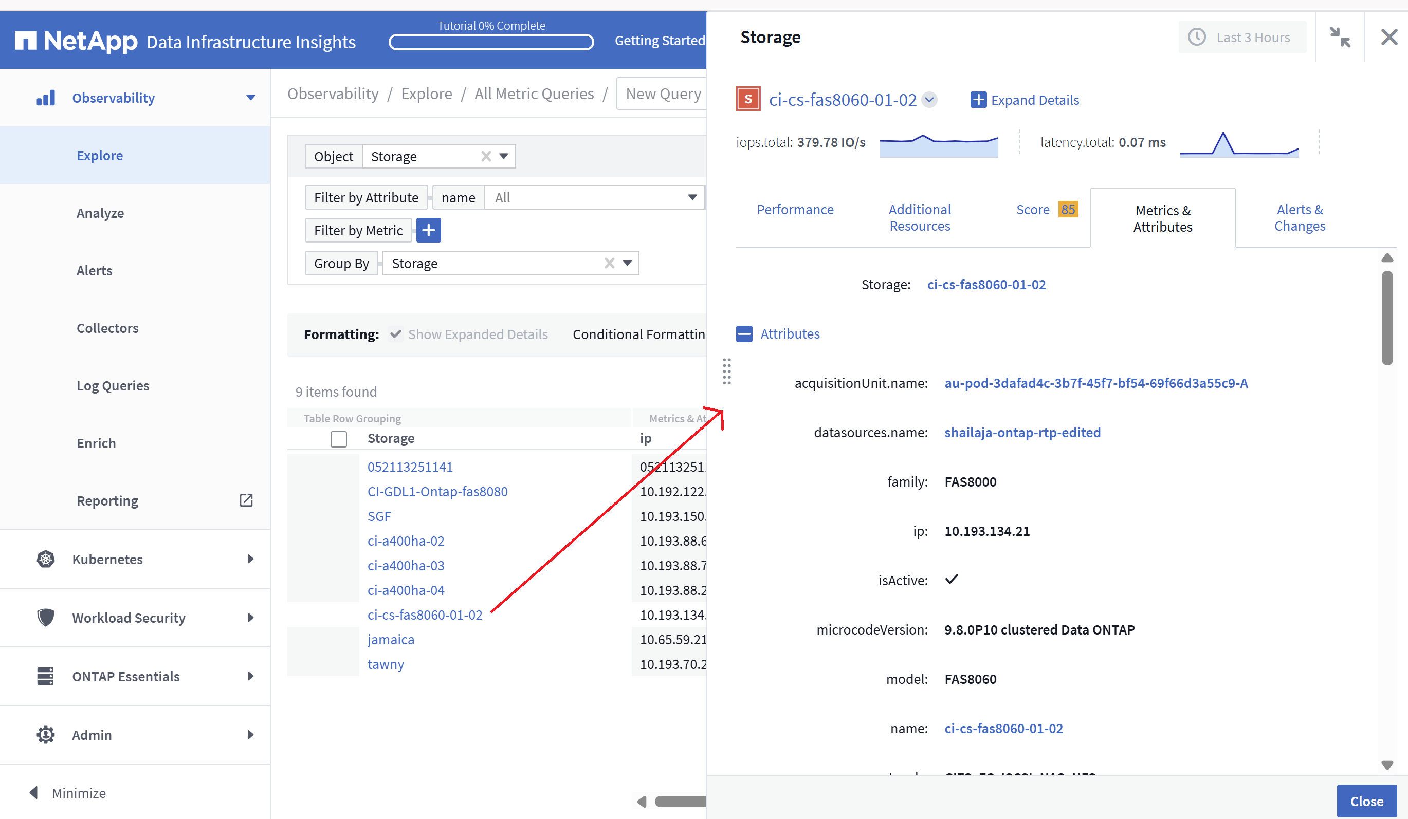 クエリスライドアウトパネルの図(デフォルトでメトリックと属性タブに設定、幅=600)