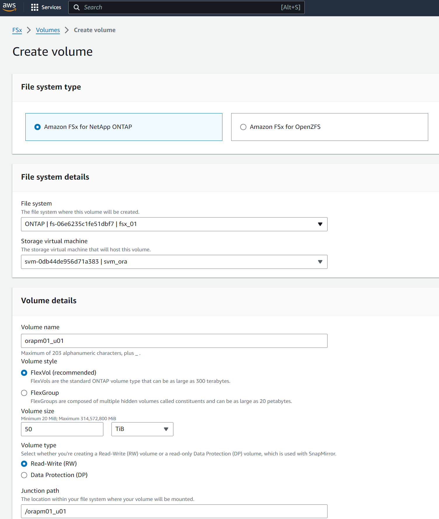 この画像は、AWS FSxコンソールからのAmazon FSx ONTAPボリュームのプロビジョニングを示しています。