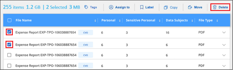 Uma captura de tela mostrando como selecionar os arquivos a serem excluídos e o botão Excluir na página Investigação de dados.