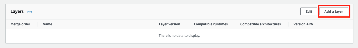 Esta imagem mostra o botão adicionar camada no console de função do AWS Lambda.