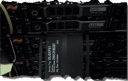 此圖顯示的是SolidFire機箱中的服務標籤。