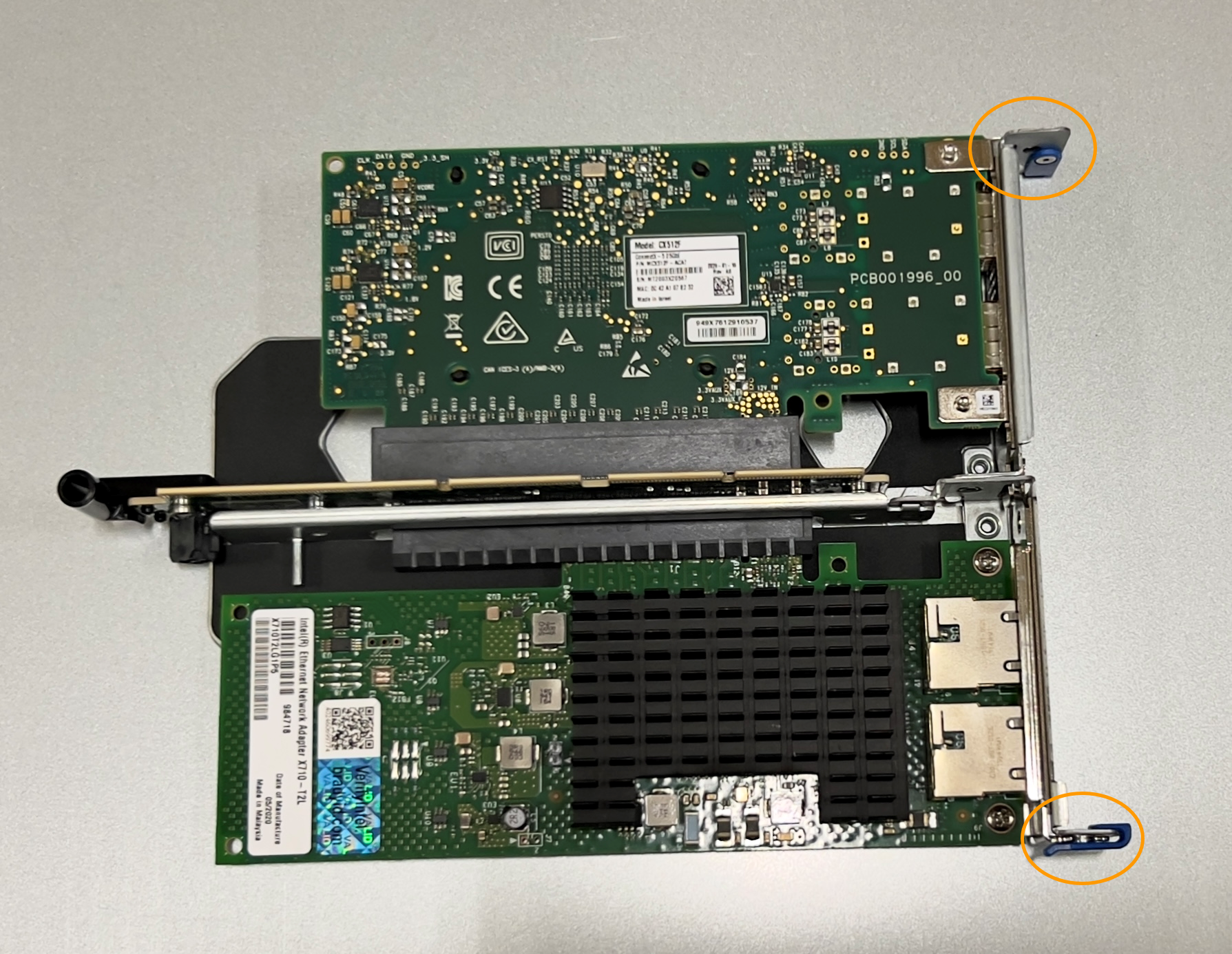 SGF6112 雙插槽擴充卡組件中有兩個 NIC